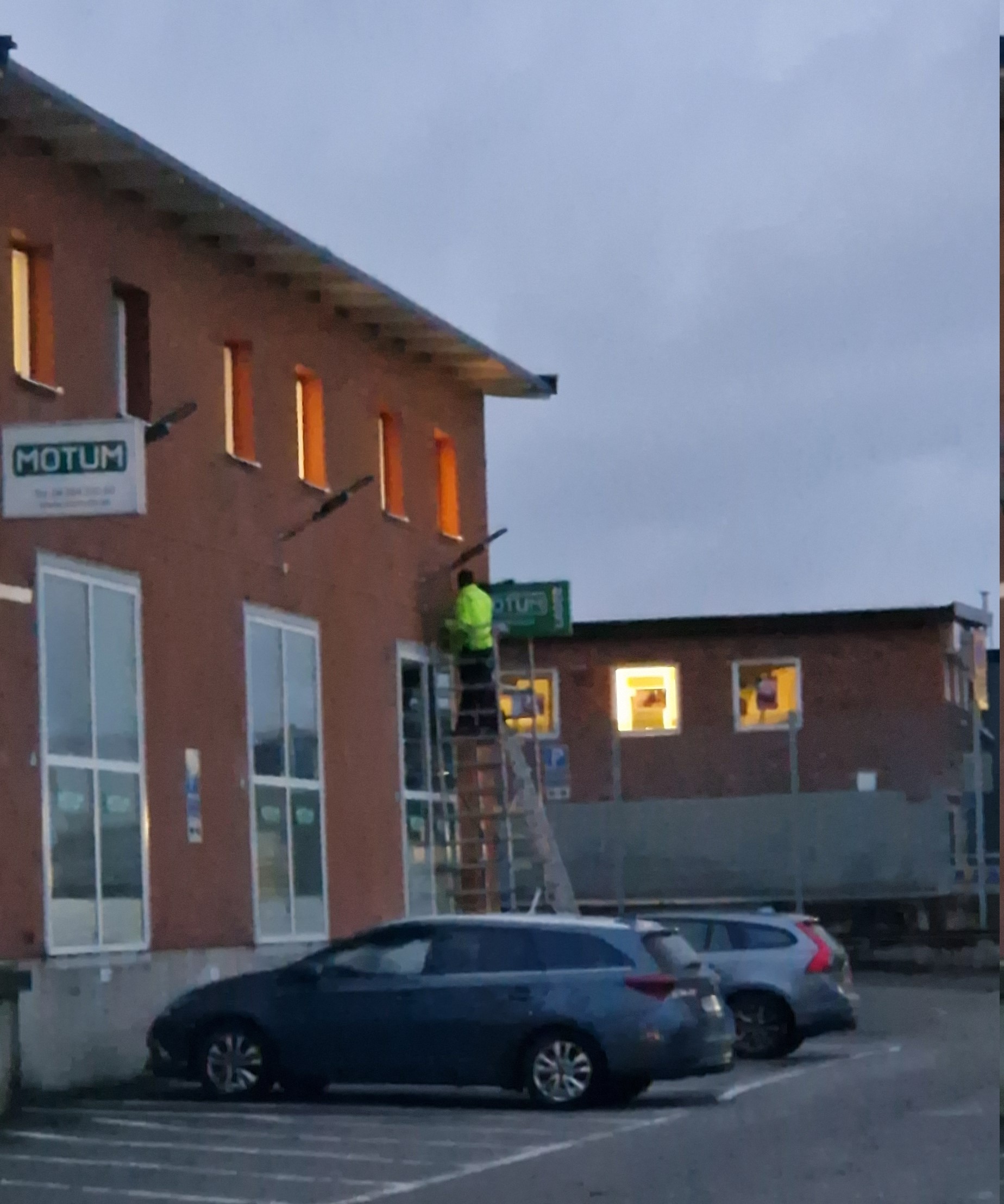 3D-bokstäver med belysning på fasad, tillverkade i Stockholm av JM Printsolutions