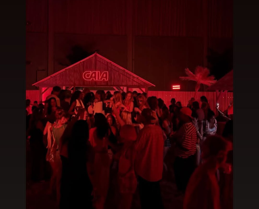 Eventbelysning och neonskyltar på Caias sommarfest i Stockholm