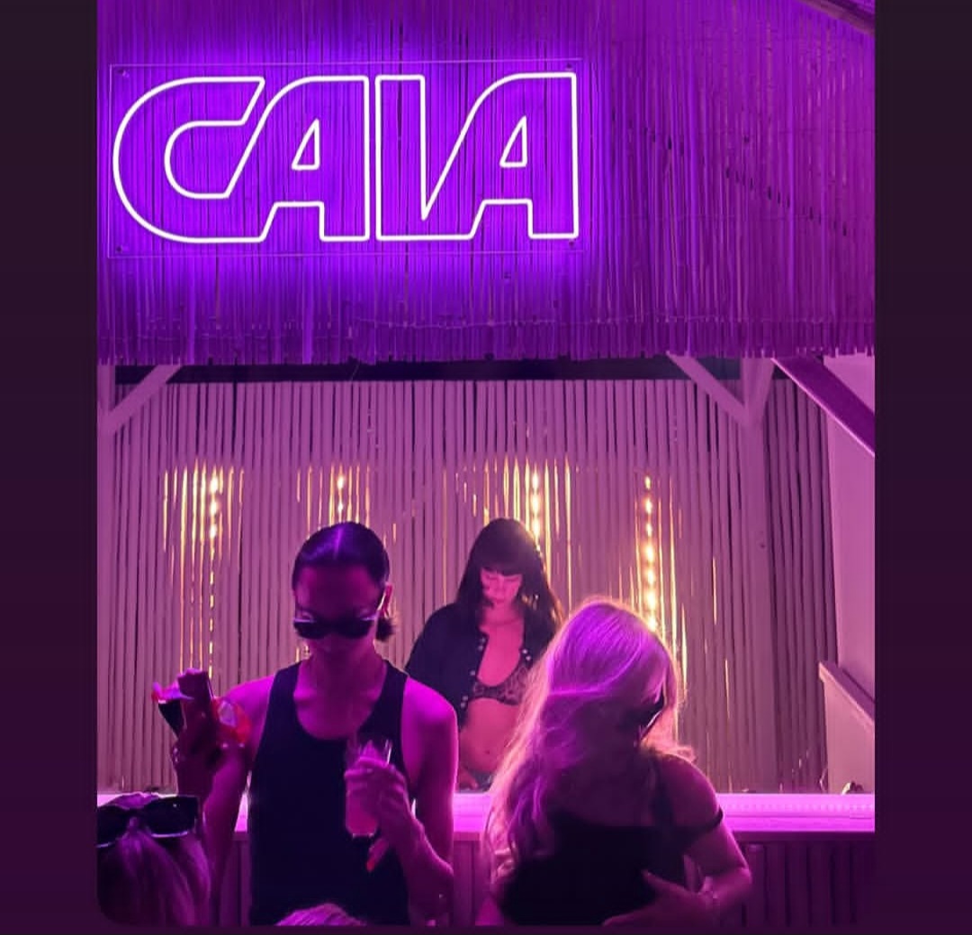 Neonskylt och belysning på Caias sommarfest, producerat av JM Printsolutions i Stockholm