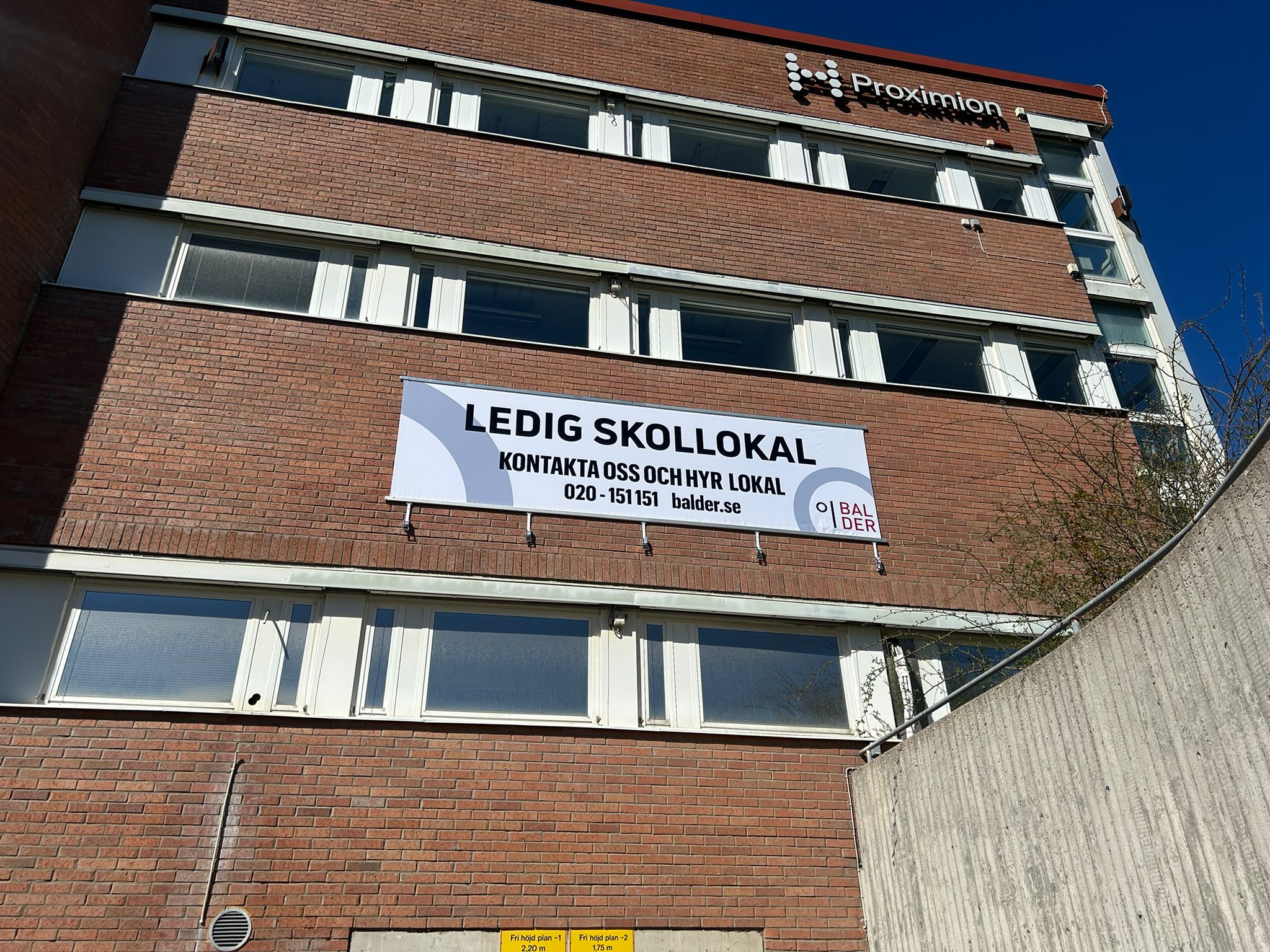 Fasadvepa tryckt och monterad i Kista för Balder av JM Printsolutions i Stockholm