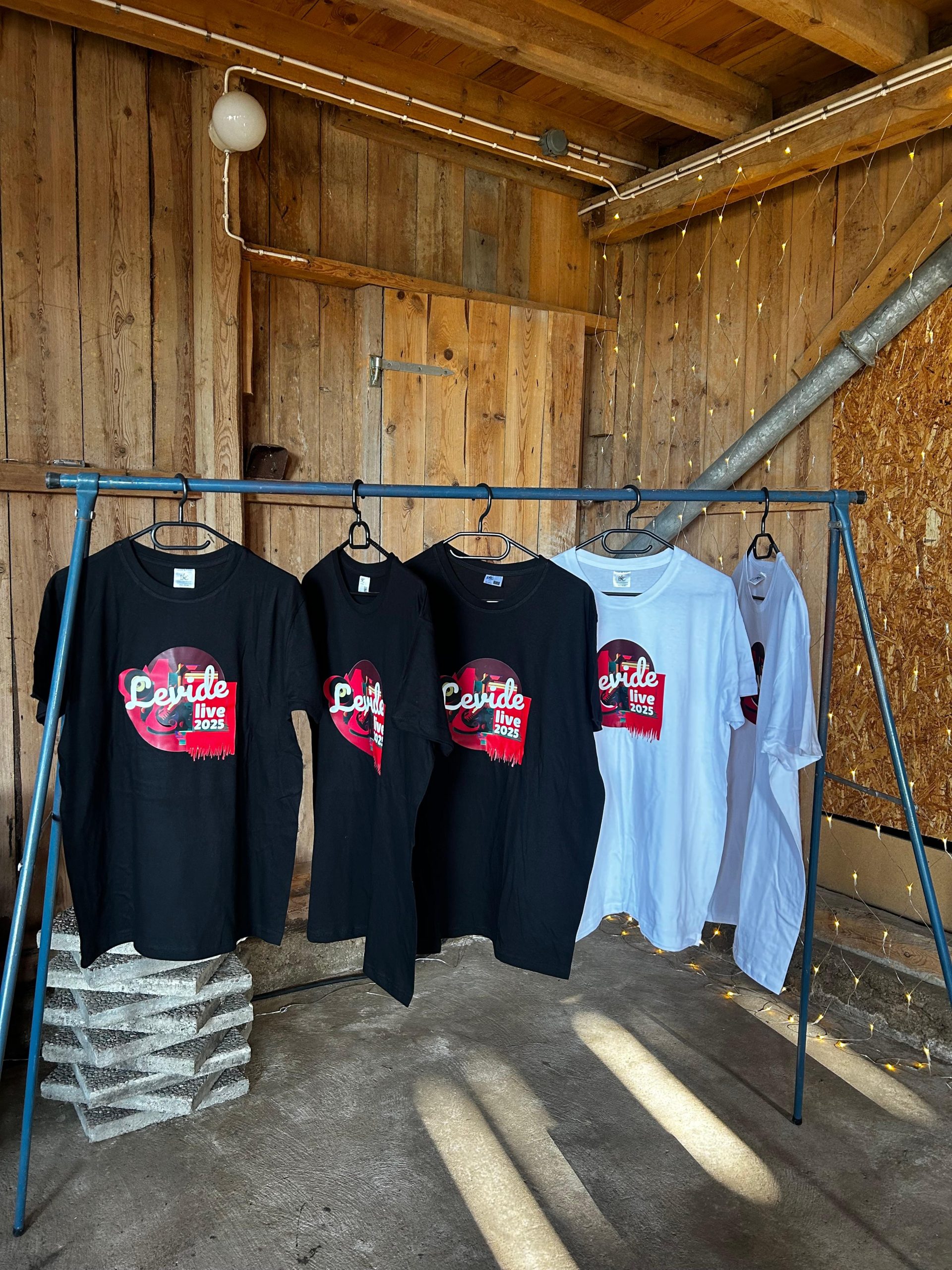 Merch till Levide Live med transfertryck, producerad av JM Printsolutions i Stockholm