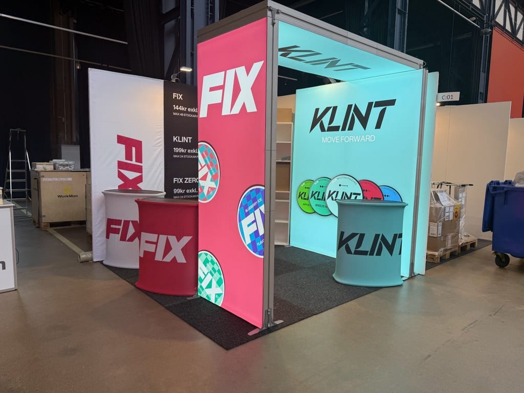 Komplett mässmonter till FIX och Klint med lightbox och mässbord, byggd av JM Printsolutions i Stockholm