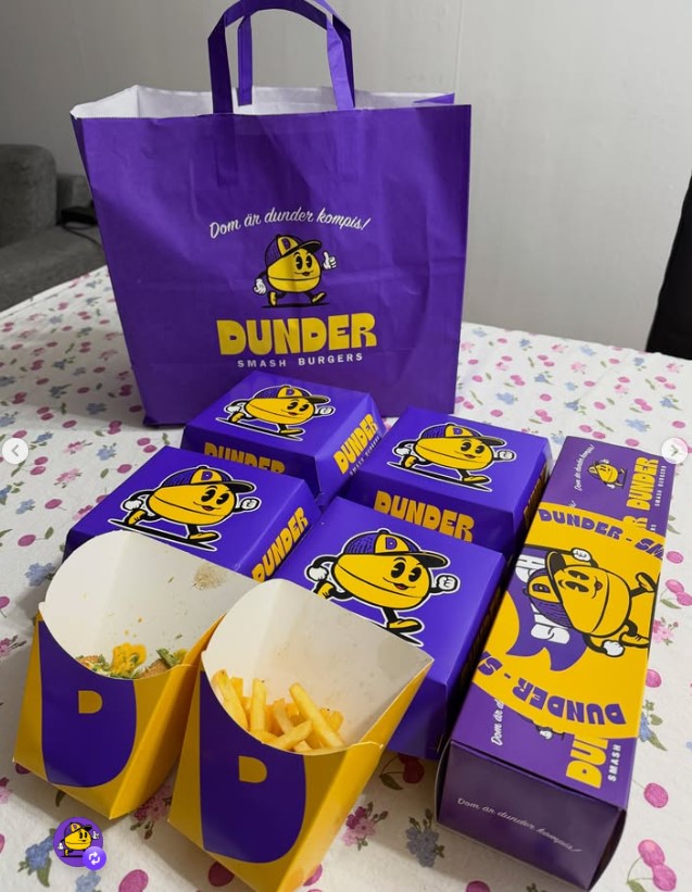 Takeaway-påse, hamburgerlådor och pommeslådor med tryck för Dunder Smash Burgers