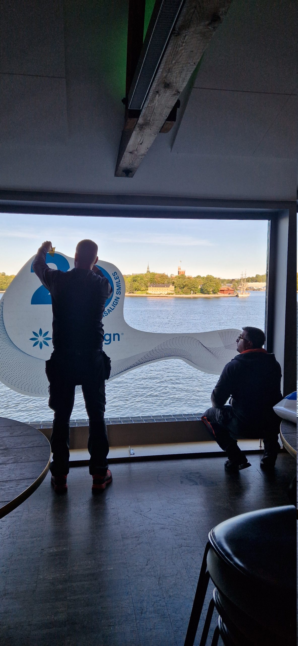 Fönsterdekor på transparent folie hos Fotografiska, monterad av JM Printsolutions i Stockholm
